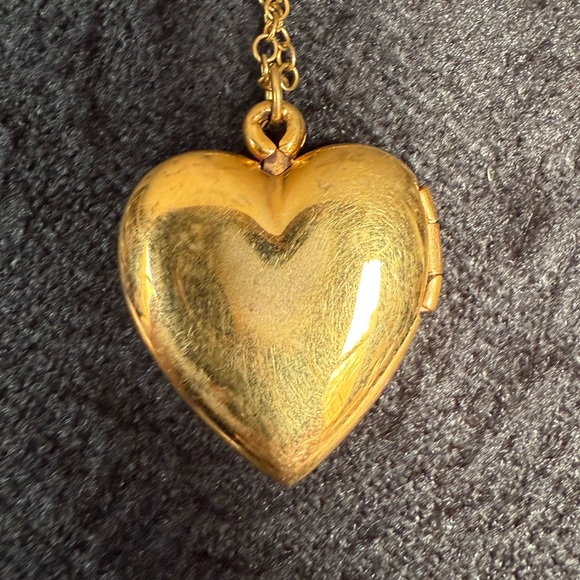 Gold Heart Shaped Locket - Picture 6 of 6